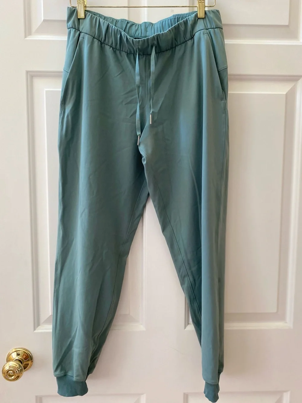 Lululemon Women’s Joggers Seafoam Green Athletic Pants Size 8 Athleisure